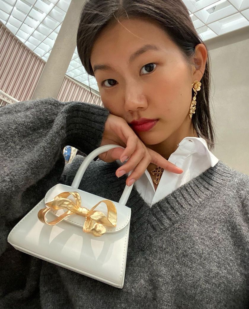 10 mẫu túi xách Self-Portrait Bow được Jennie (Blackpink) yêu thích - 8