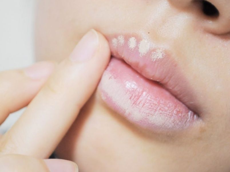 Cách đánh son cho môi dày thành mỏng vừa đơn giản vừa đẹp