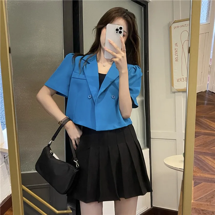 Lưu ngay 15 cách mặc áo blazer tay ngắn đẹp cho phái nữ