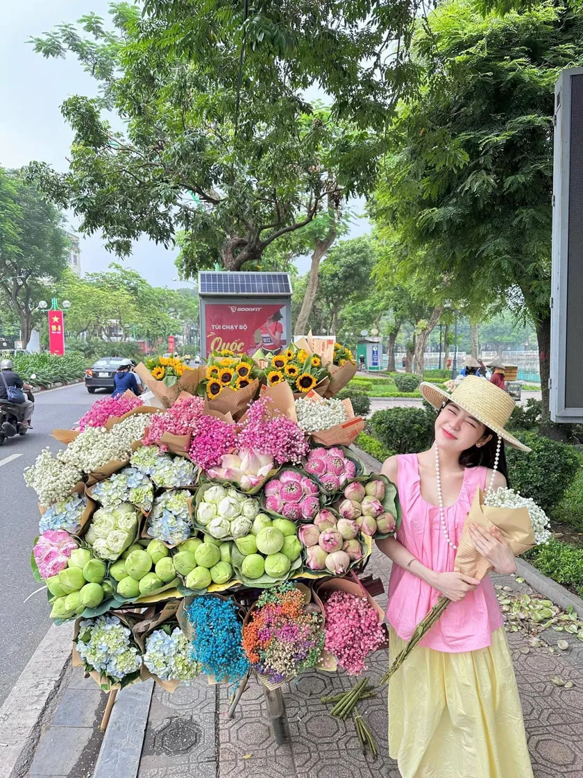 Top 12 cách phối đồ chụp ảnh mùa thu Hà Nội sáng tạo và thu hút