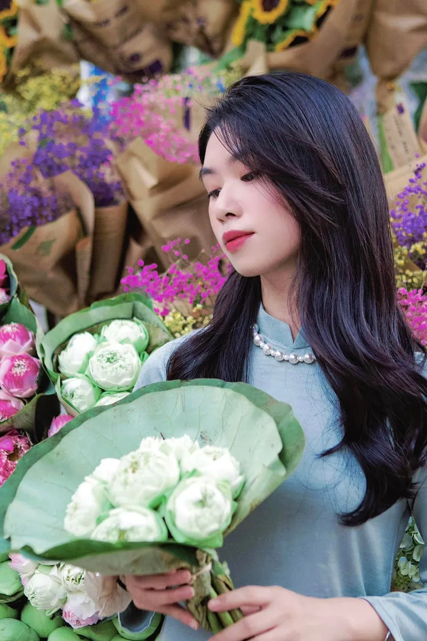 Top 12 cách phối đồ chụp ảnh mùa thu Hà Nội sáng tạo và thu hút