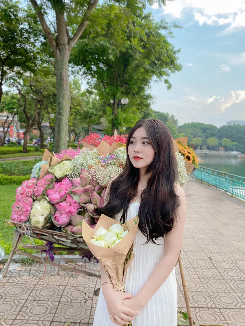 Top 12 cách phối đồ chụp ảnh mùa thu Hà Nội sáng tạo và thu hút