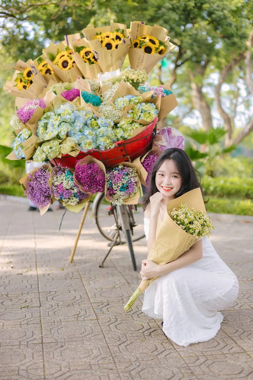 Top 12 cách phối đồ chụp ảnh mùa thu Hà Nội sáng tạo và thu hút