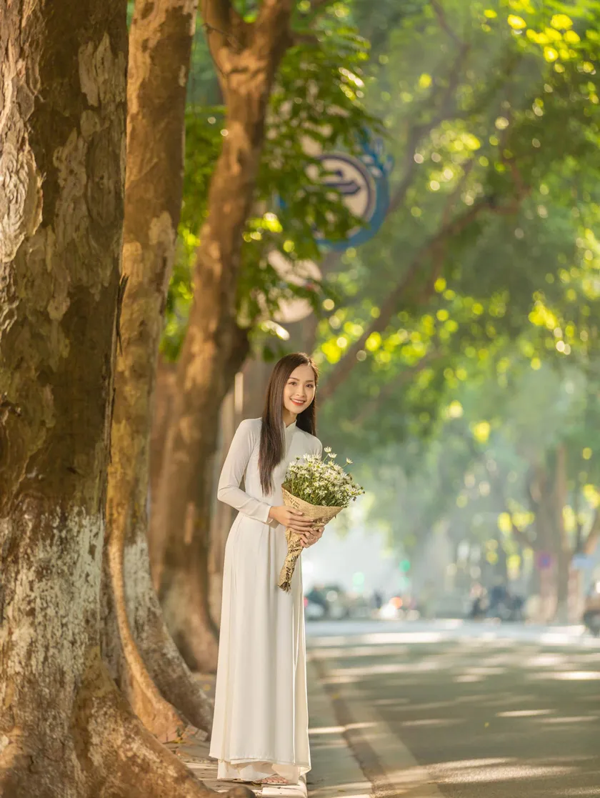 Top 12 cách phối đồ chụp ảnh mùa thu Hà Nội sáng tạo và thu hút