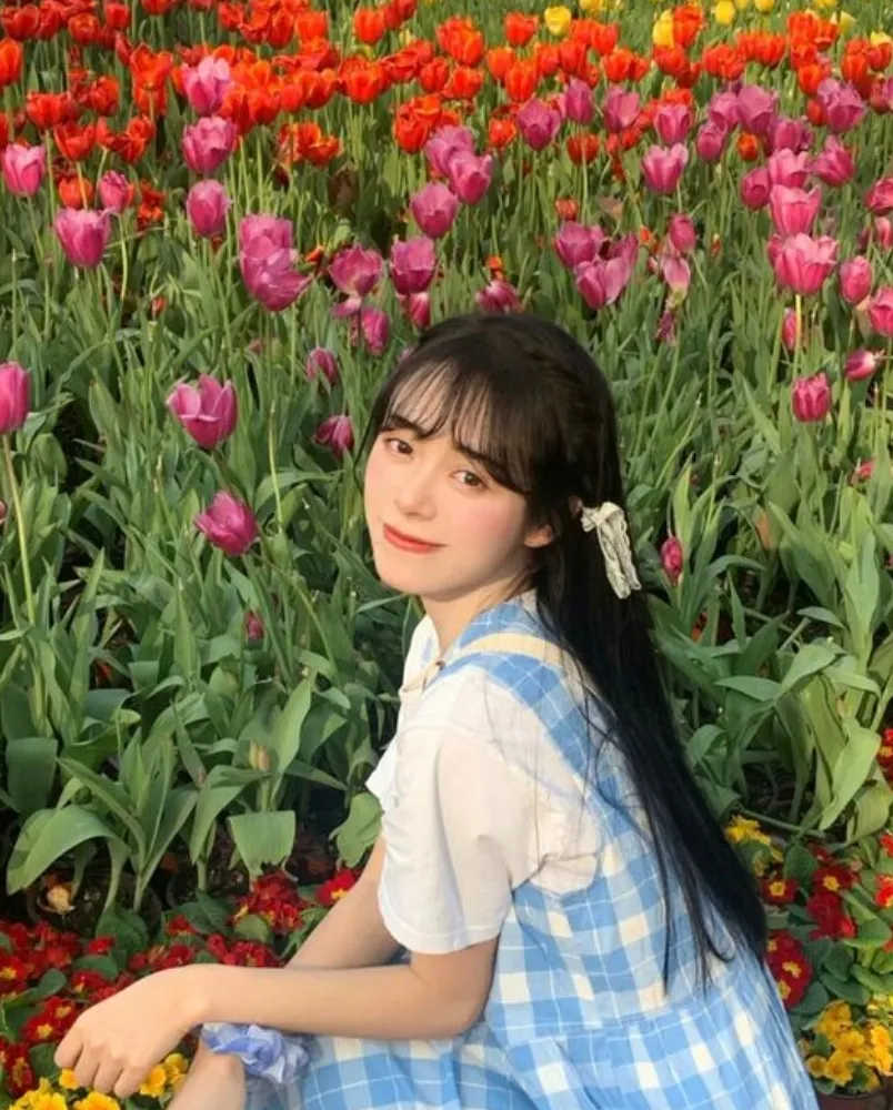 Chụp ảnh với cúc họa mi mặc gì? Gợi ý 19+ outfit vô cùng đẹp