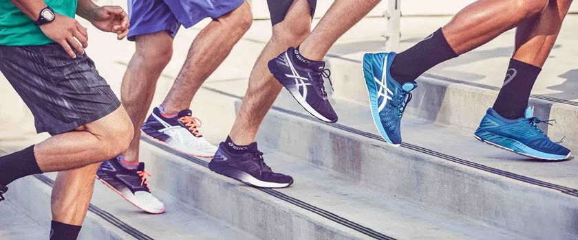 Top 10 mẫu giày chạy bộ Asics được yêu rất thích 2025