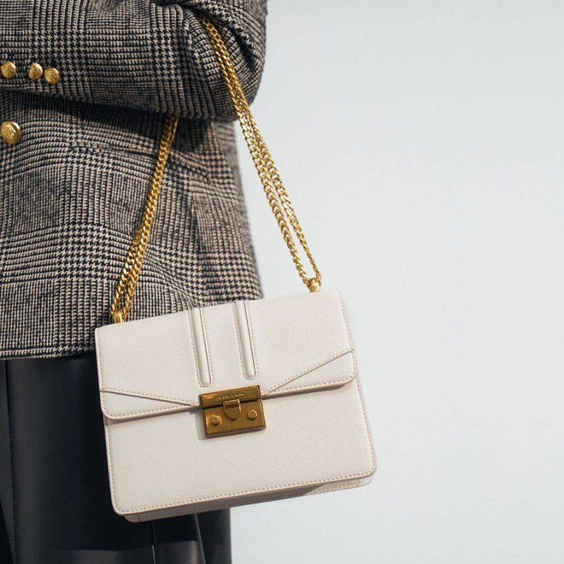Shoulder bag là gì? 7+ mẫu túi đeo vai đẹp và sang trọng cho nữ
