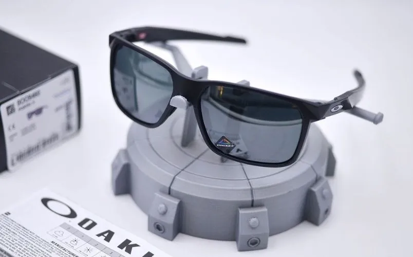 Thương hiệu mắt kính Oakley của nước nào? Có tốt không? Nên mua không