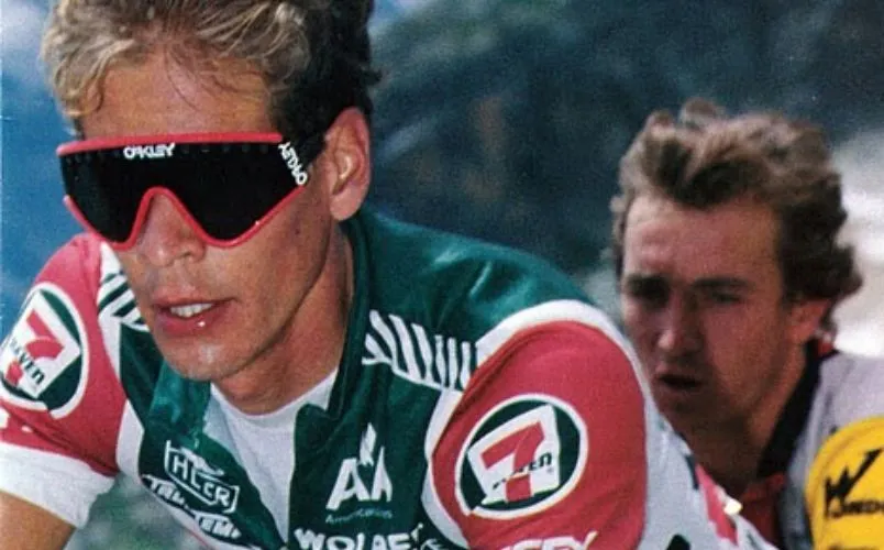 Thương hiệu mắt kính Oakley của nước nào? Có tốt không? Nên mua không