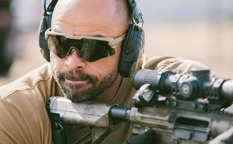 Thương hiệu mắt kính Oakley của nước nào? Có tốt không? Nên mua không