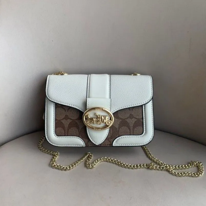 Túi Crossbody là gì? 5 mẫu túi Crossbody đẹp nâng tầm phong cách