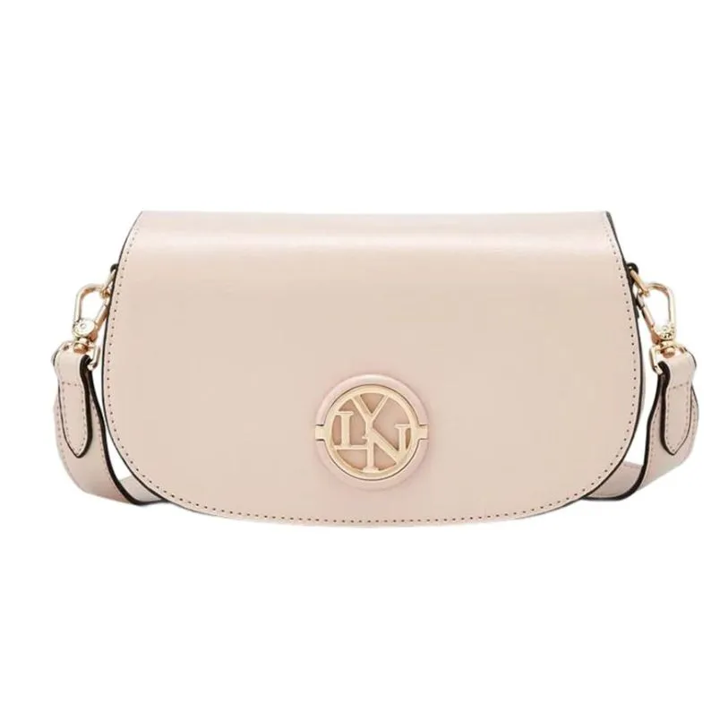 Túi Crossbody là gì? 5 mẫu túi Crossbody đẹp nâng tầm phong cách