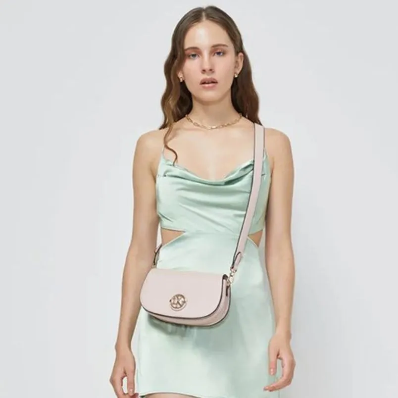 Túi Crossbody là gì? 5 mẫu túi Crossbody đẹp nâng tầm phong cách