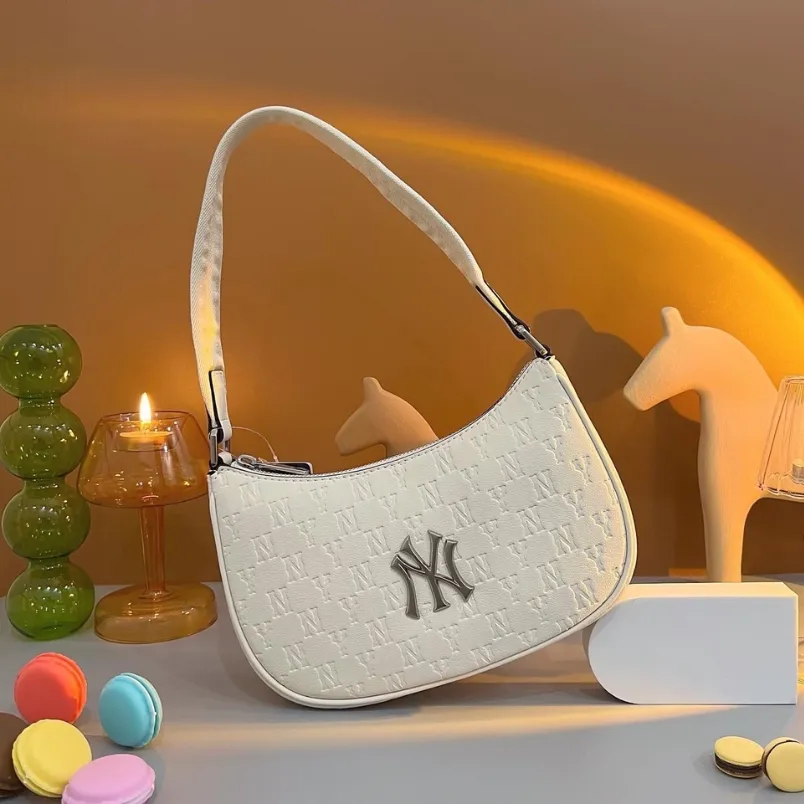 7 mẫu túi kẹp nách MLB chính hãng vô cùng đẹp 2025 - 2