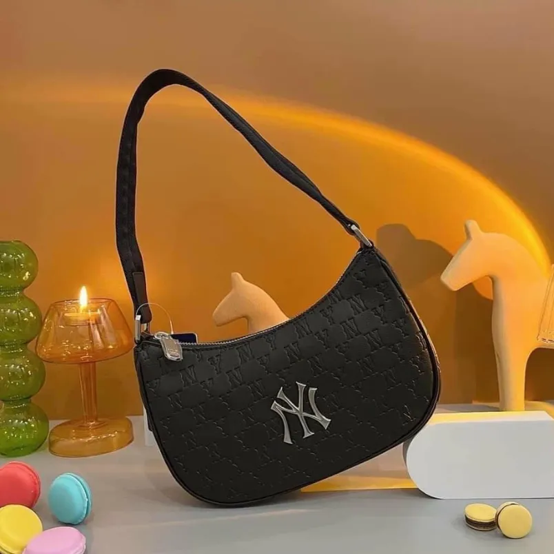 7 mẫu túi kẹp nách MLB chính hãng vô cùng đẹp 2025 - 5