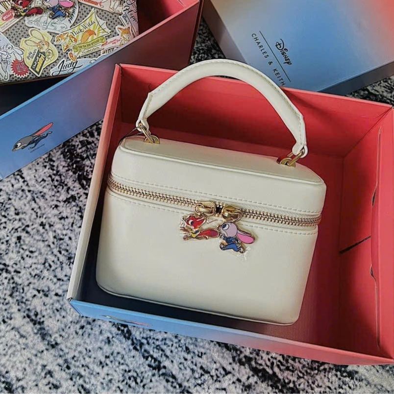 7 mẫu túi thỏ Charles & Keith chính hãng vừa xinh xắn vừa thời trang