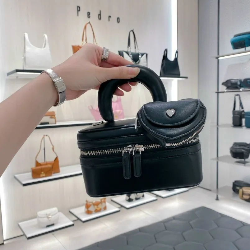 8 gợi ý lựa chọn túi xách đi dự tiệc cưới sang trọng