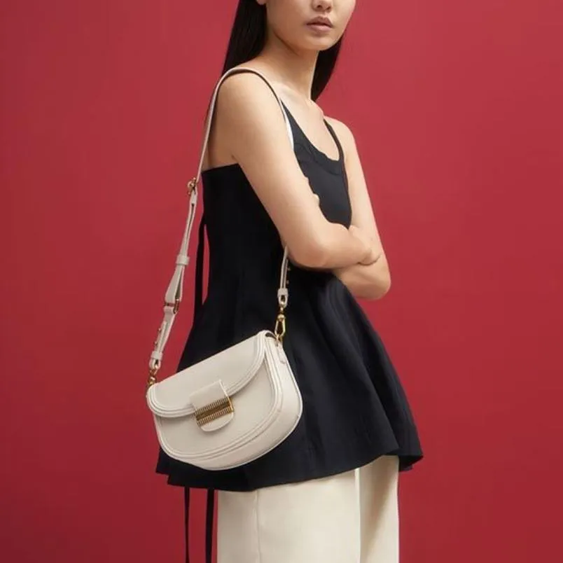 Những mẫu túi yên ngựa Charles & Keith chính hãng vô cùng đẹp