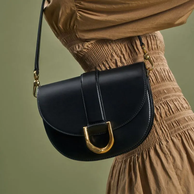 Những mẫu túi yên ngựa Charles & Keith chính hãng vô cùng đẹp