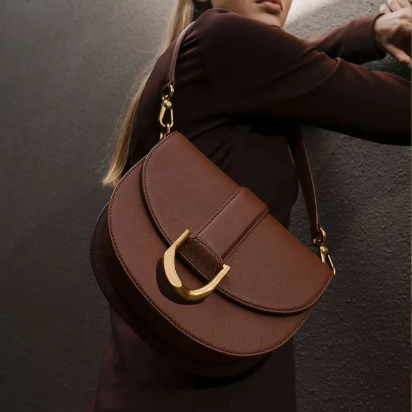 Những mẫu túi yên ngựa Charles & Keith chính hãng vô cùng đẹp