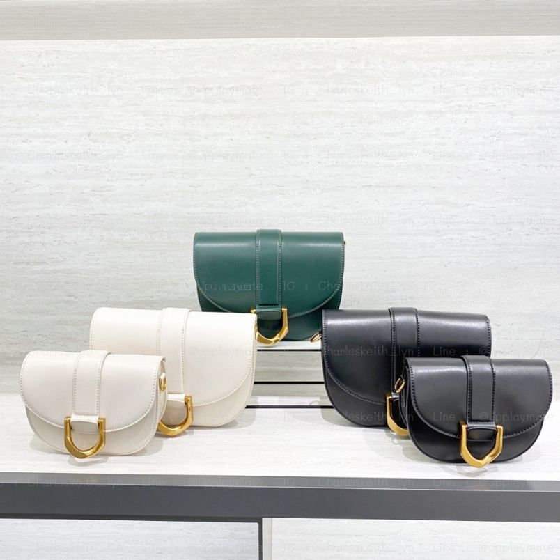 Những mẫu túi yên ngựa Charles & Keith chính hãng vô cùng đẹp