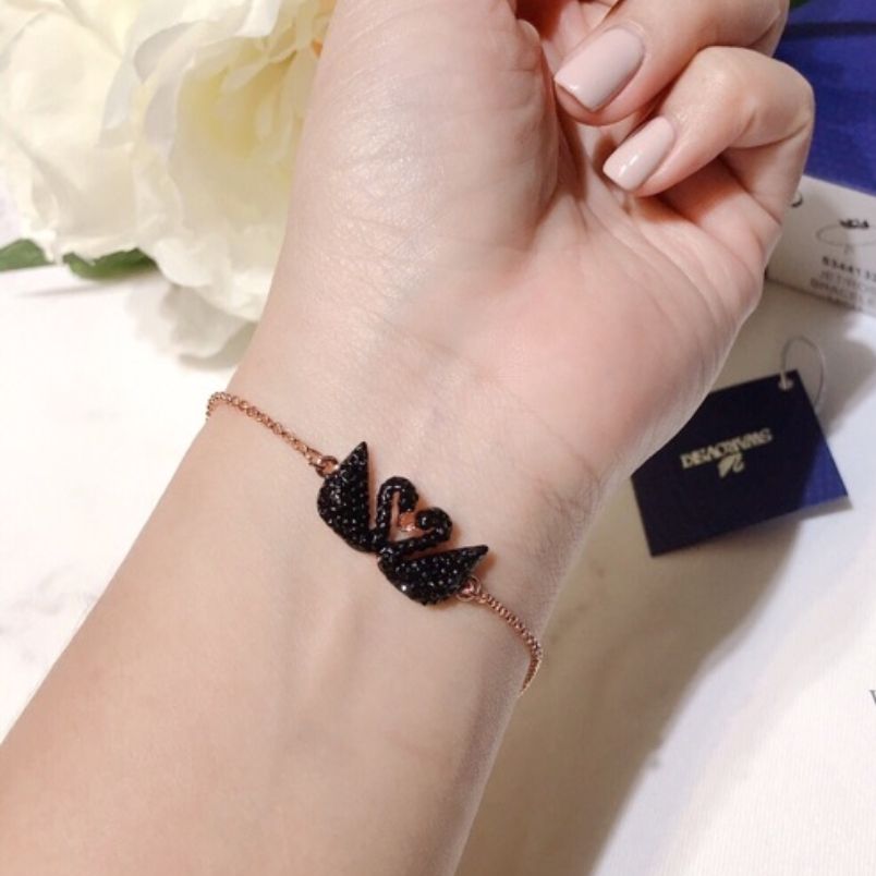 5 mẫu vòng tay thiên nga Swarovski chính hãng vô cùng đẹp