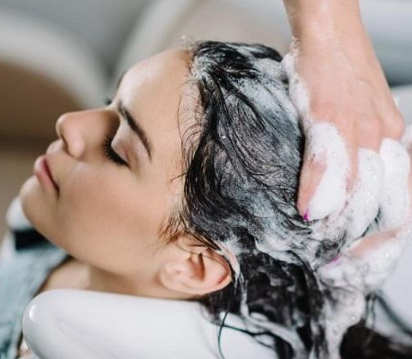 Cách chăm sóc tóc uốn giúp giữ nếp lâu, bóng mượt