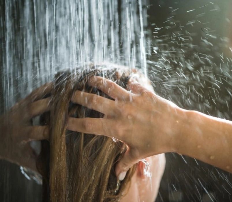 Cách chăm sóc tóc uốn giúp giữ nếp lâu, bóng mượt