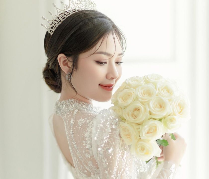 Top 13+ Kiểu tóc cho cô dâu mặt vuông được yêu rất thích 2025
