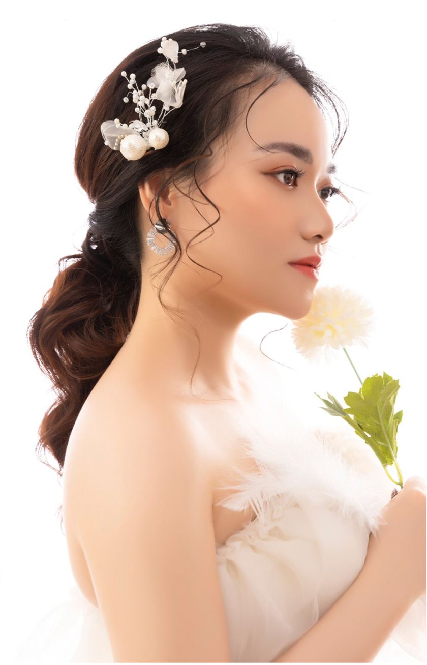 Top 18 kiểu tóc cho cô dâu tóc mỏng thưa trông dày đẹp hơn