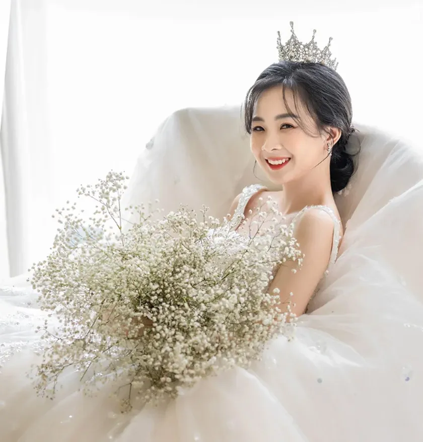 Top 19 kiểu tóc cho cô dâu trán cao cực xinh đẹp và tỏa sáng