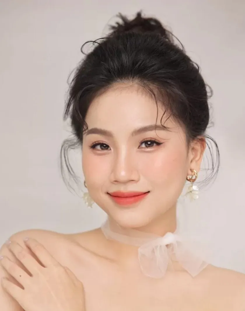 Top 19 kiểu tóc cho cô dâu trán cao cực xinh đẹp và tỏa sáng