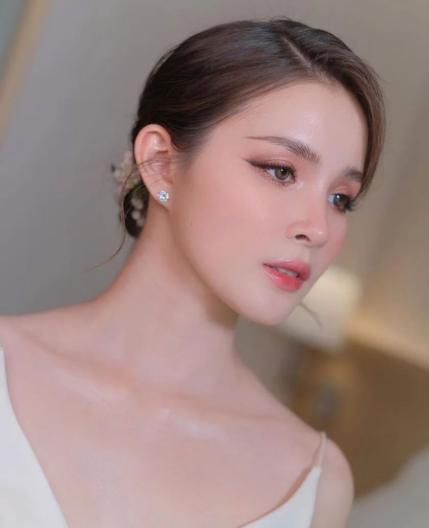 Top 19 kiểu tóc cho cô dâu trán cao cực xinh đẹp và tỏa sáng