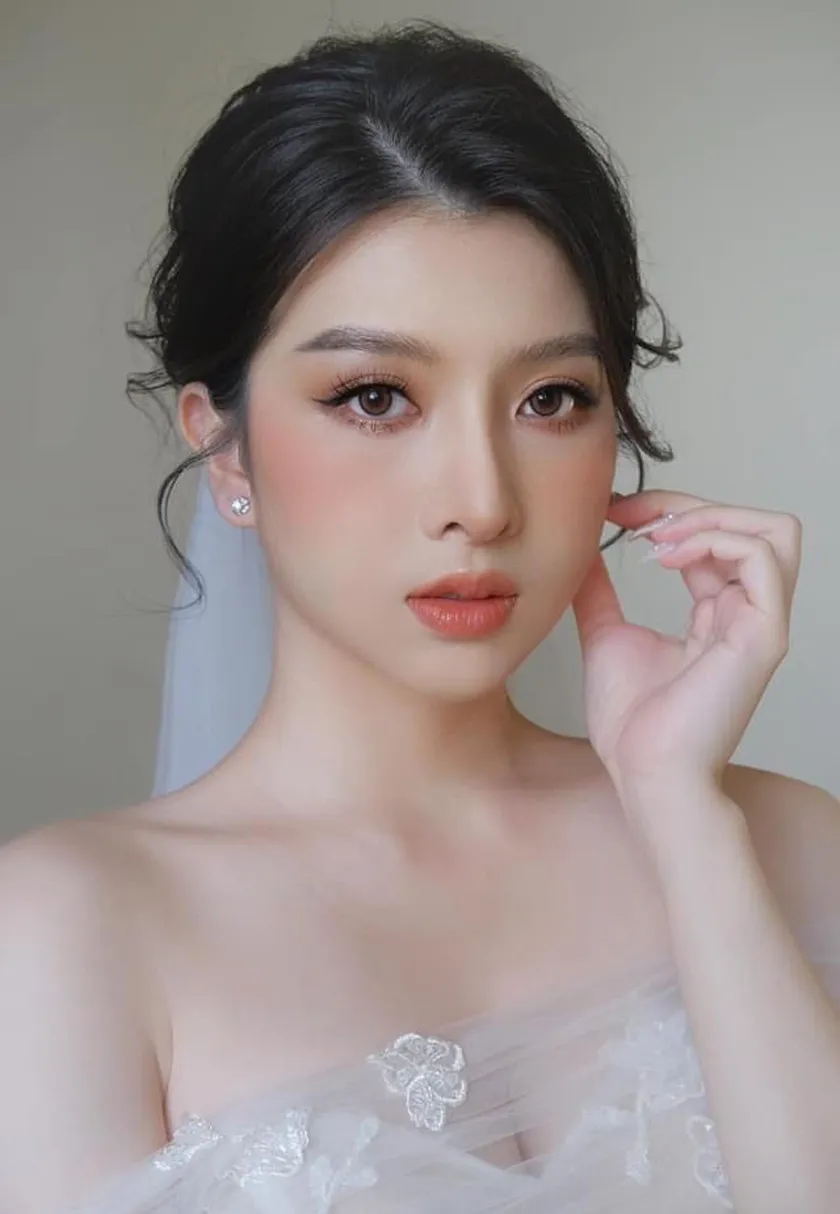 Top 19 kiểu tóc cho cô dâu trán cao cực xinh đẹp và tỏa sáng