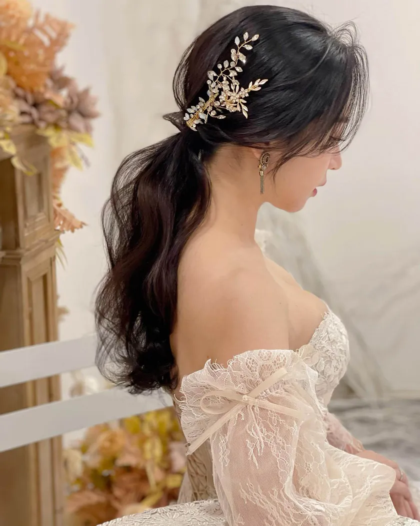 Top 19 kiểu tóc cho cô dâu trán cao cực xinh đẹp và tỏa sáng
