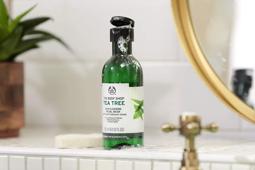 Top 11 loại sữa rửa mặt tràm trà được nhiều khách hàng yêu thích cho da dầu và mụn