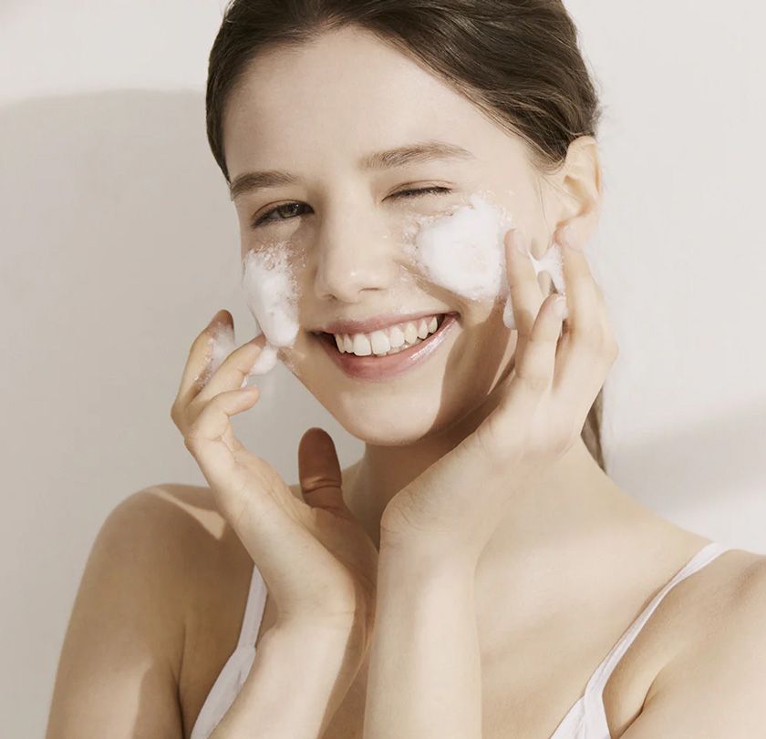Top 11 loại sữa rửa mặt tràm trà được nhiều khách hàng yêu thích cho da dầu và mụn