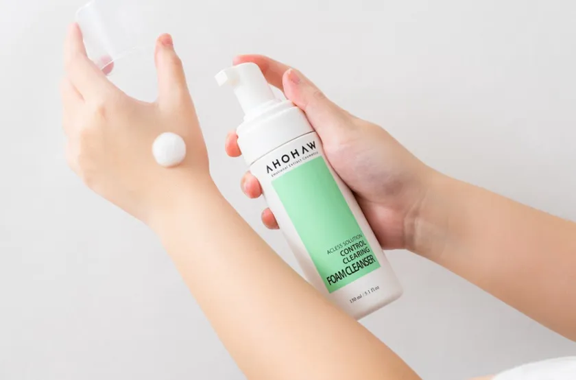 Top 11 loại sữa rửa mặt tràm trà được nhiều khách hàng yêu thích cho da dầu và mụn