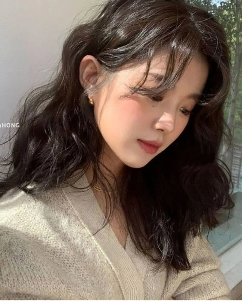15+ kiểu tóc uốn sóng lơi Hàn Quốc đẹp và rất trẻ trung