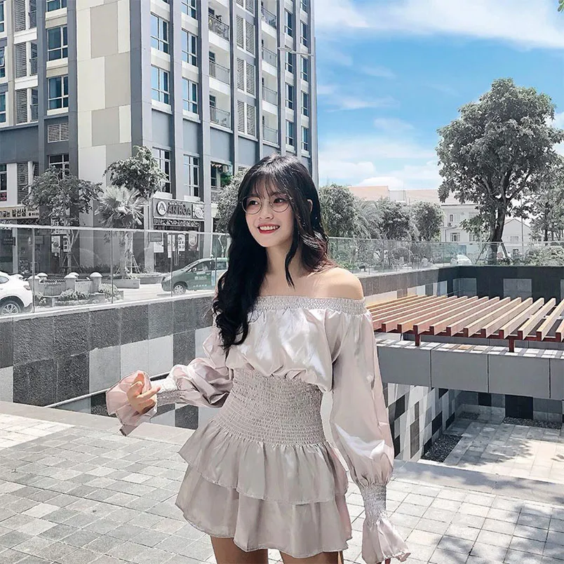 Vai ngang đẹp hay xấu? Cách phối đồ đẹp cho nữ vai ngang
