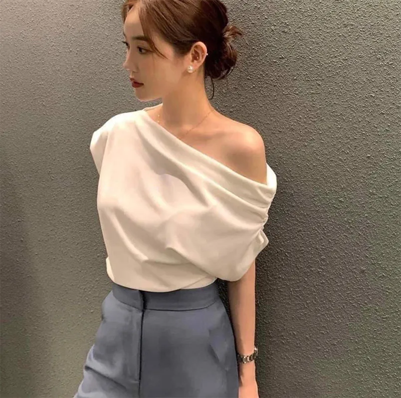 Vai ngang đẹp hay xấu? Cách phối đồ đẹp cho nữ vai ngang