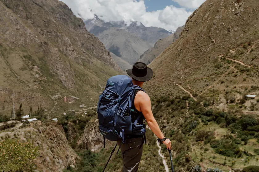 Đi leo núi và Trekking cần mang gì? 10+ vật dụng cần thiết cho chuyến đi ấn tượng