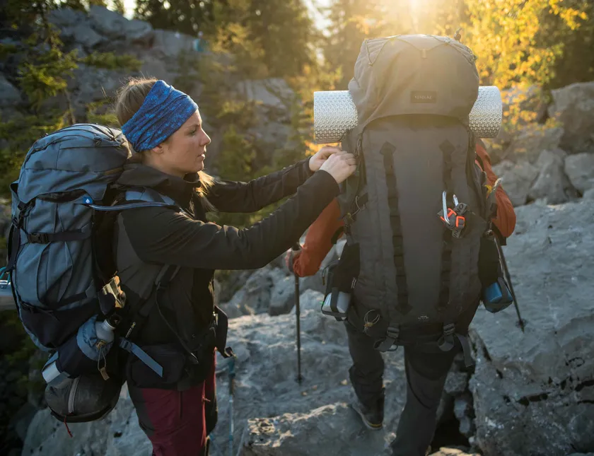Đi leo núi và Trekking cần mang gì? 10+ vật dụng cần thiết cho chuyến đi ấn tượng