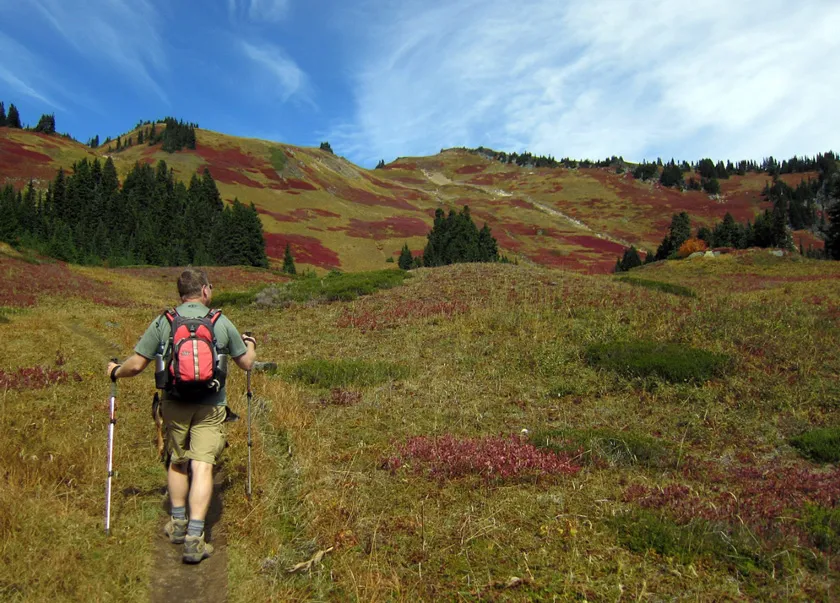 Đi leo núi và Trekking cần mang gì? 10+ vật dụng cần thiết cho chuyến đi ấn tượng