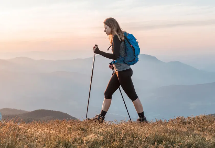 Đi leo núi và Trekking cần mang gì? 10+ vật dụng cần thiết cho chuyến đi ấn tượng
