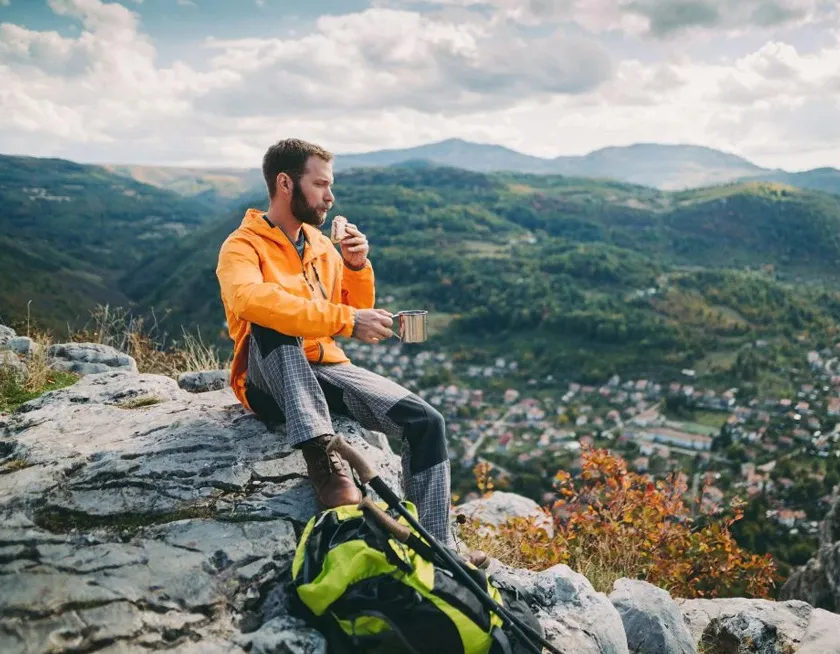 Đi leo núi và Trekking cần mang gì? 10+ vật dụng cần thiết cho chuyến đi ấn tượng