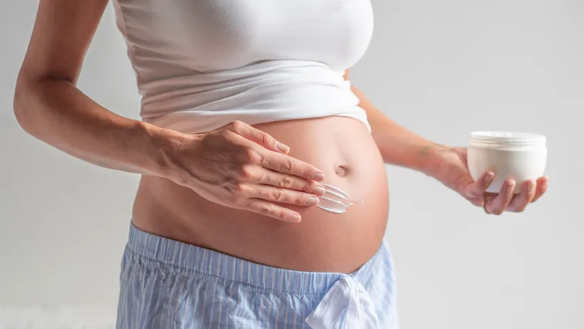 Mẹ bầu nên bôi kem chống rạn da khi nào để bụng đẹp không tì vết?