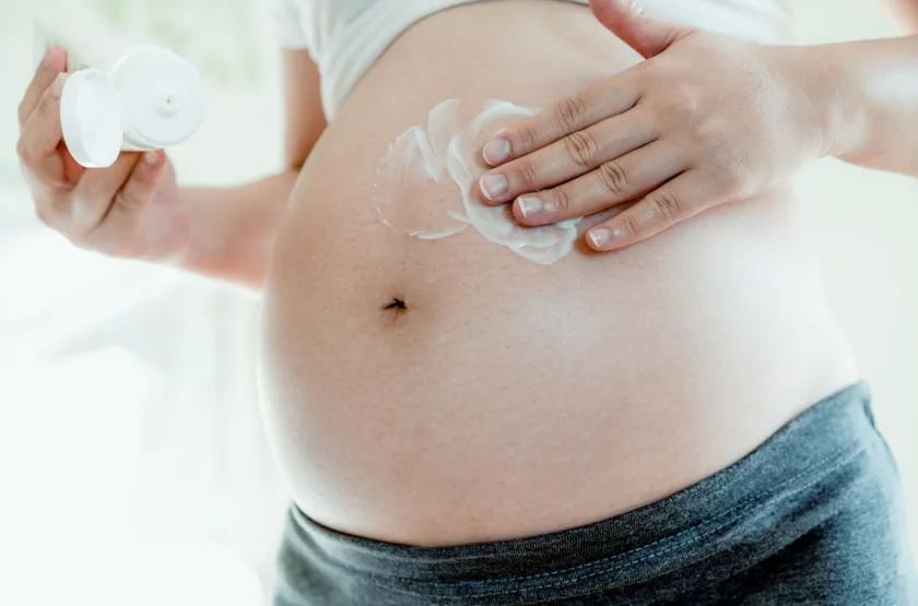 Mẹ bầu nên bôi kem chống rạn da khi nào để bụng đẹp không tì vết?
