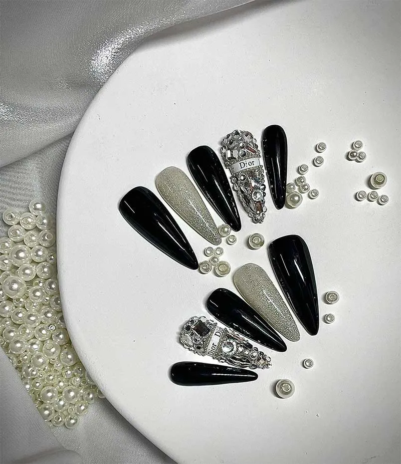 Nail box là gì? Top các mẫu nail box đẹp, rất dễ gắn