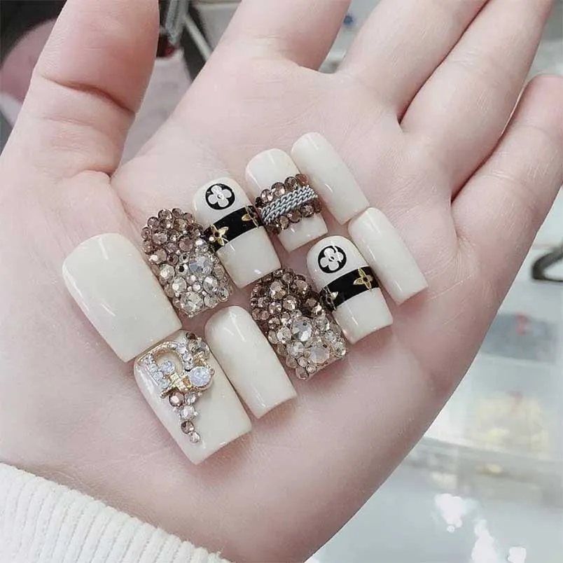 Nail box là gì? Top các mẫu nail box đẹp, rất dễ gắn
